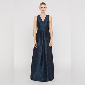 🆕Kay Unger NWT MARIAH GOWN size 4